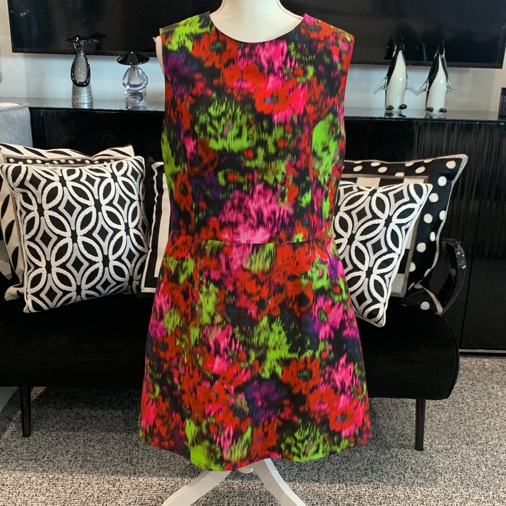 Carolina Herrera Vibrant Neon Floral Sleeveless Shift Dress. Size 12